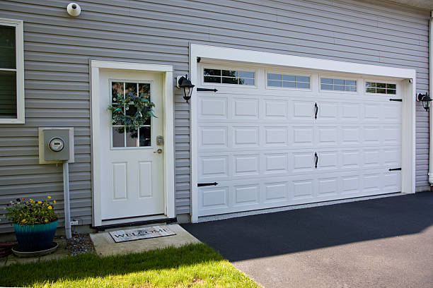 24/7 Emergency Garage Door Panel Replacement experts in Harrisburg, SD
